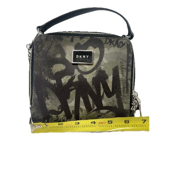 DKNY Graffiti Crossbody Green Black Logo Square Sm Camera Bag Chain Strap Street - Picture 9 of 10